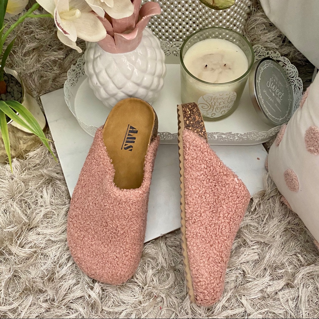 Nib Shearling Clogs